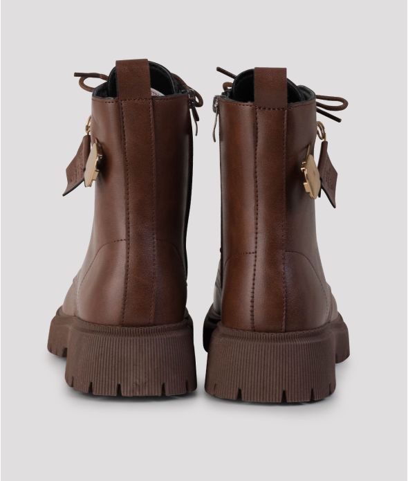 MADILYN NŐI BAKANCS, BARNA