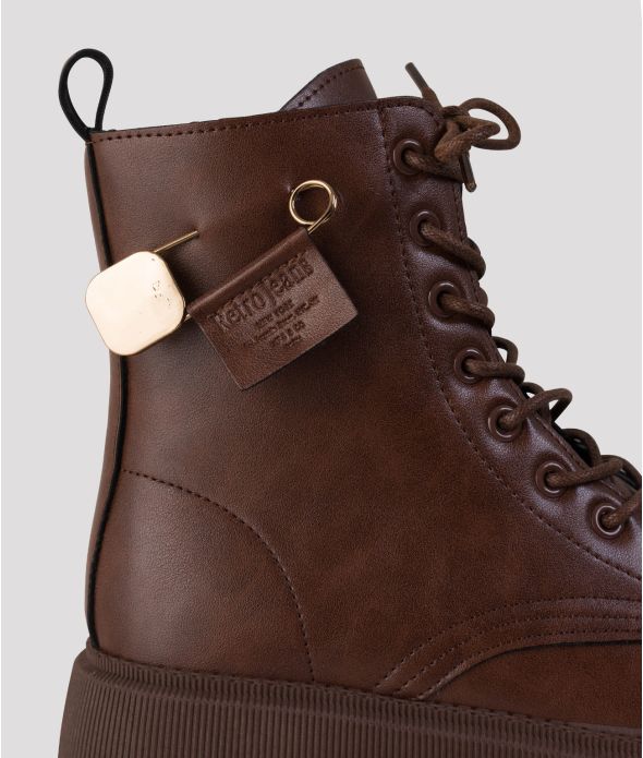 MADILYN NŐI BAKANCS, BARNA