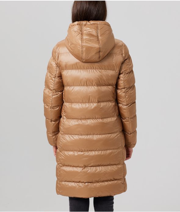 KARRI NŐI KABÁT, HOMOKSZÍNŰ