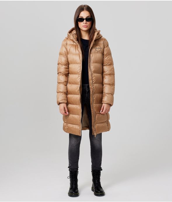 KARRI NŐI KABÁT, HOMOKSZÍNŰ