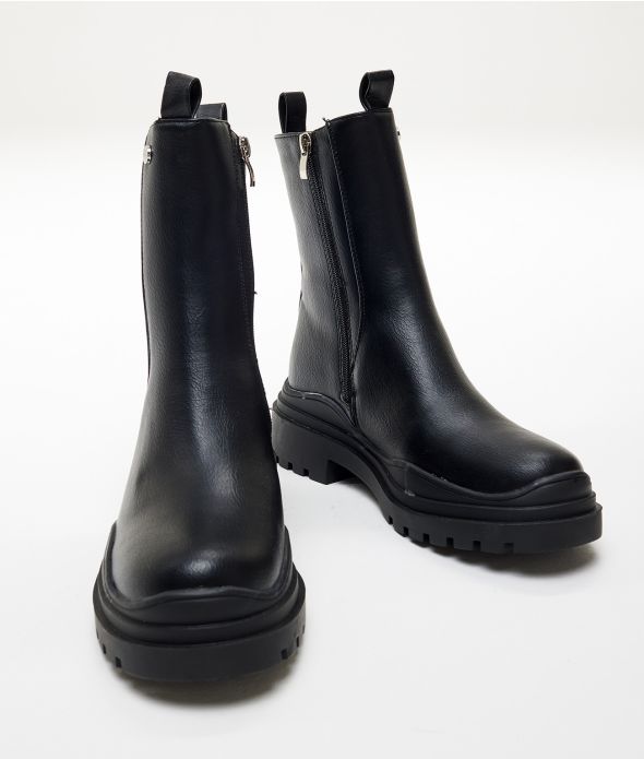 LAUREL CSIZMA, FEKETE