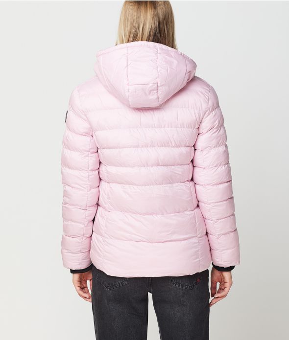 SELENA NŐI KABÁT, RÓZSASZÍN