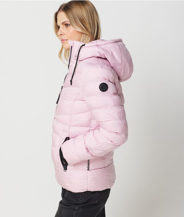 SELENA NŐI KABÁT, RÓZSASZÍN