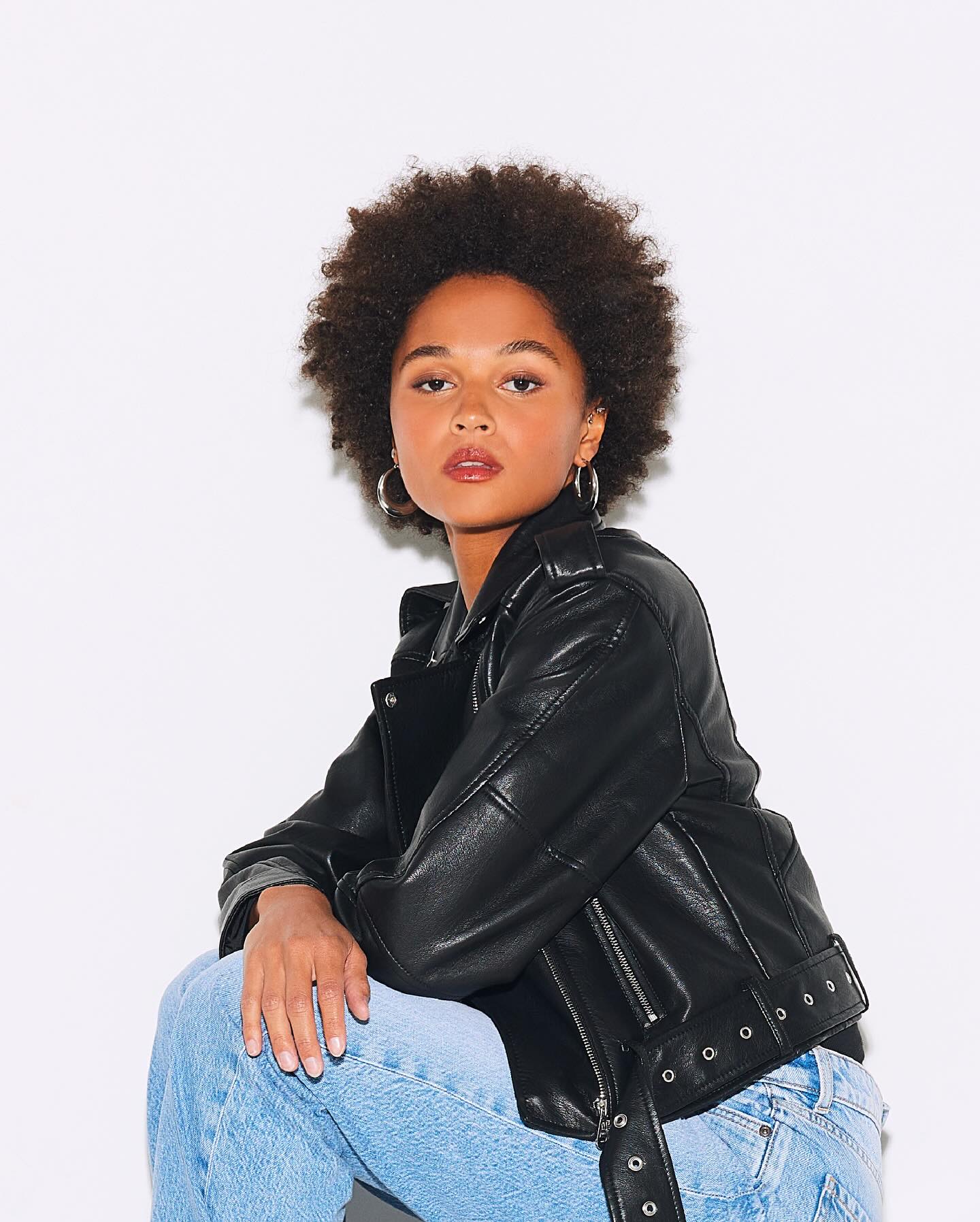 GLAMOUR NAPOK A RETRO JEANS-NÉL! 🛍️  Október 9-12. között várunk üzleteinkben és online, hogy felfedezd az új kollekció legjobb darabjait! Friss fazonok, ikonikus stílus, minőségi anyagok - minden, amire a szezonban szükséged lehet!  #retrojeans #glamournapok